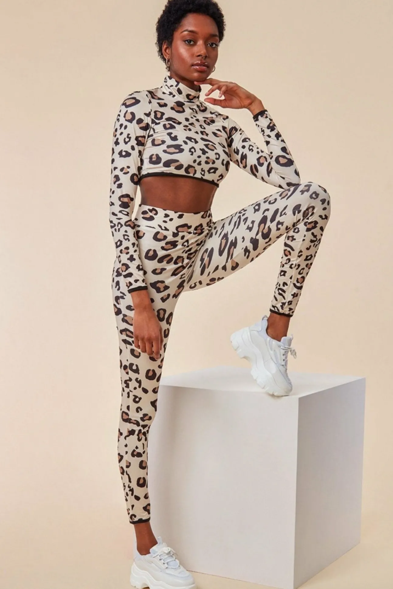 Women Cosmochic Leopard Print Crop Top&Legging Lounge Set - Brown