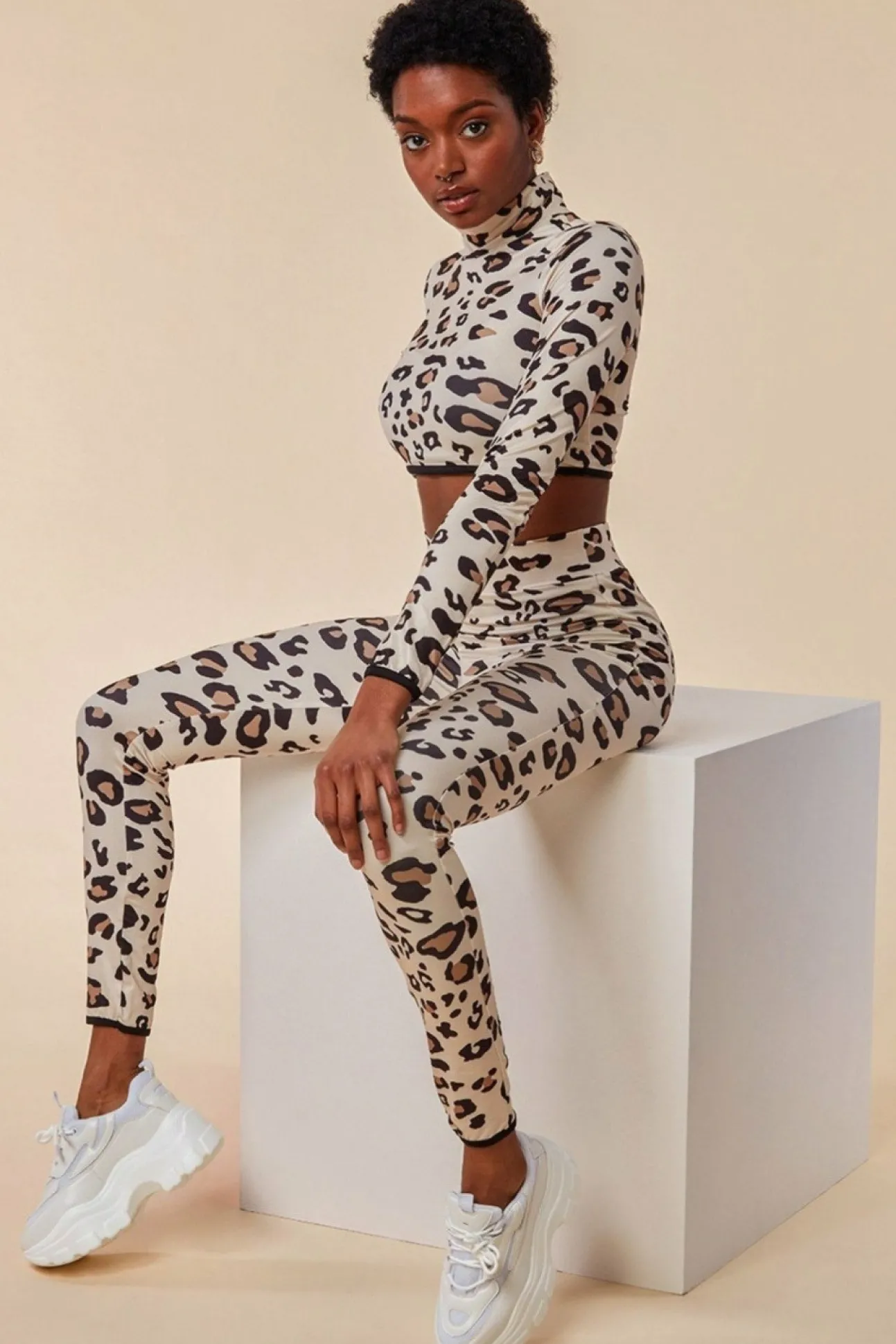 Women Cosmochic Leopard Print Crop Top&Legging Lounge Set - Brown