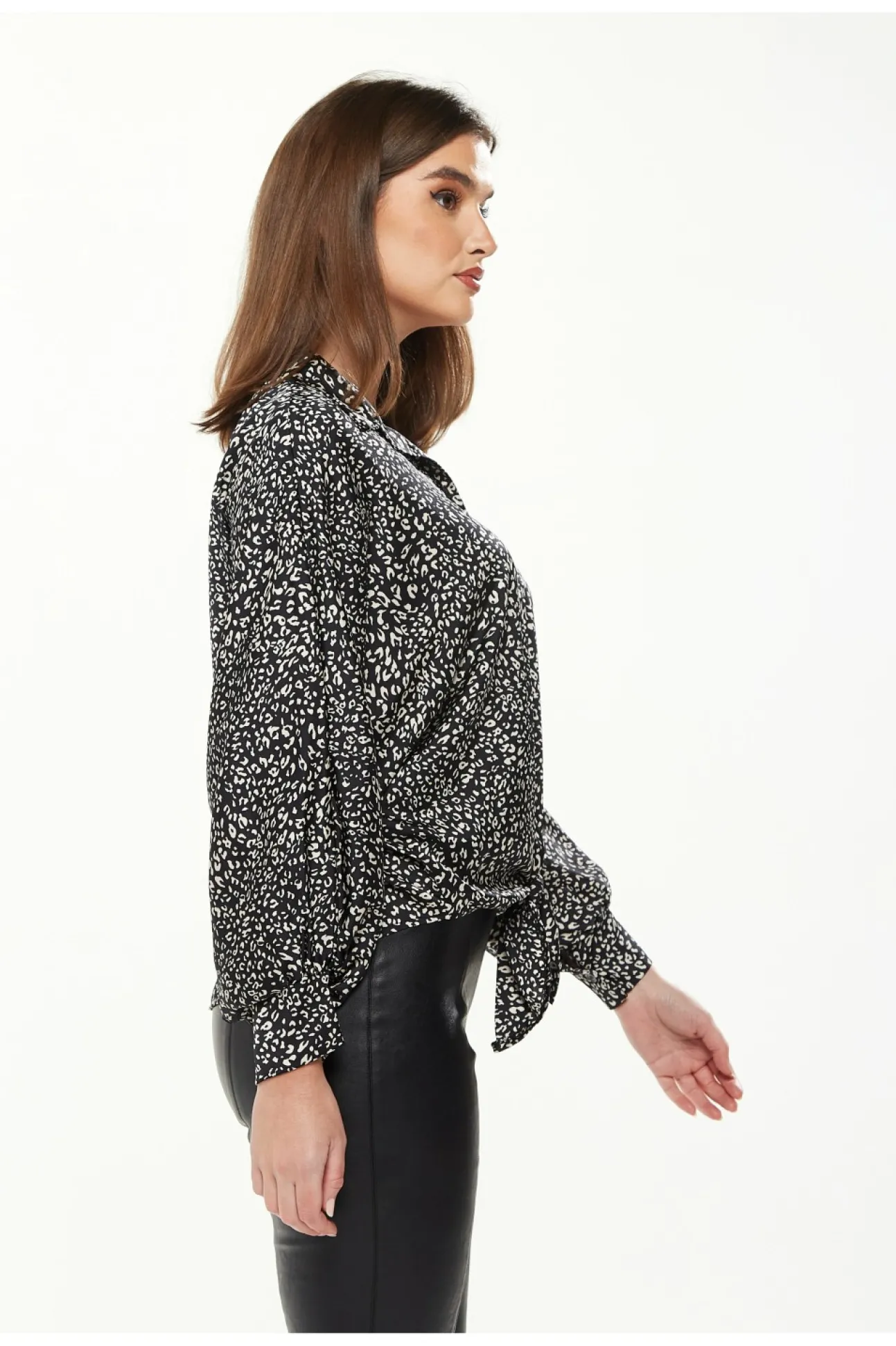 Women Liquorish Divine Grace Blouse Front Tie In Black & White