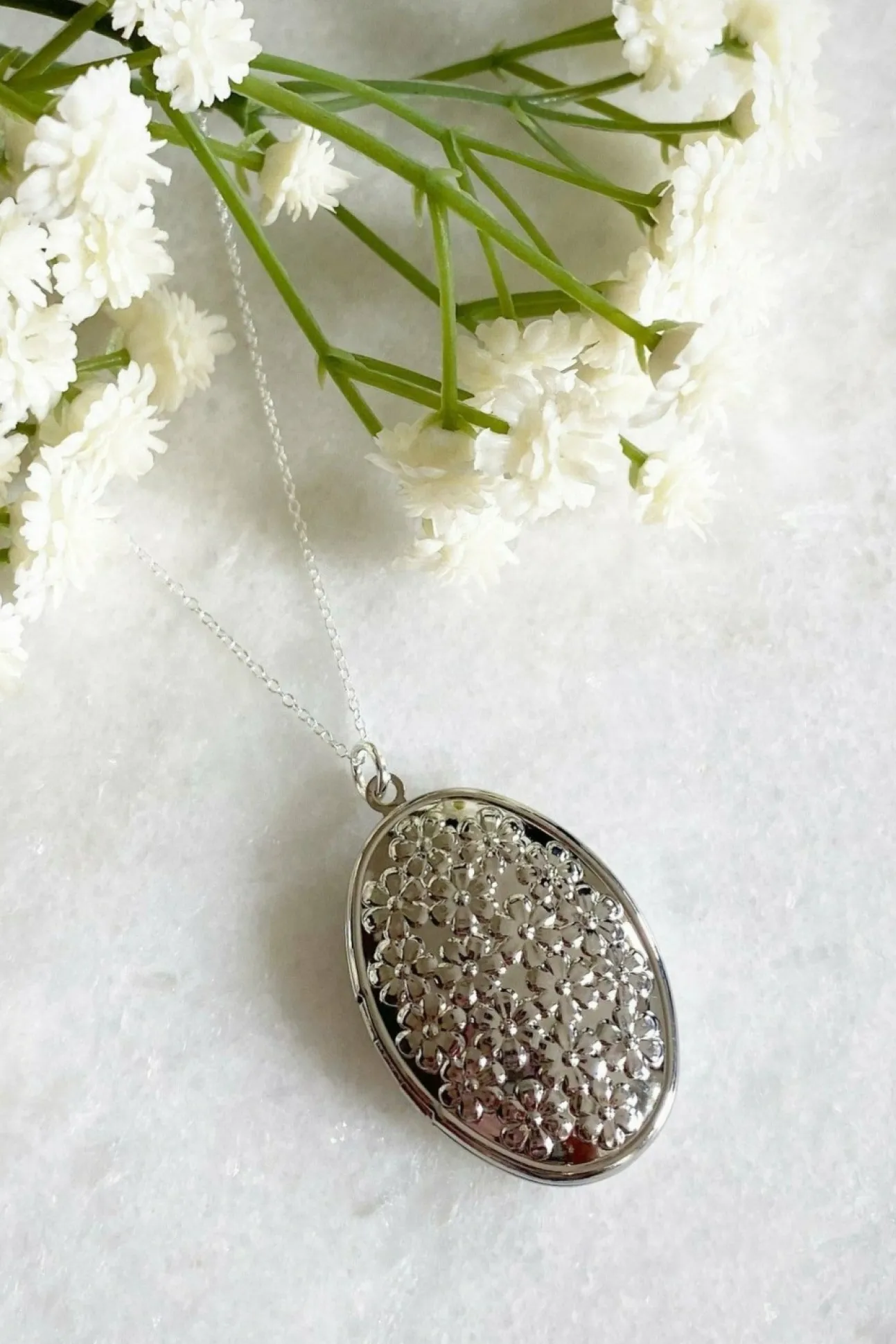 Women Wisteria London Blossom Flower Oval Locket