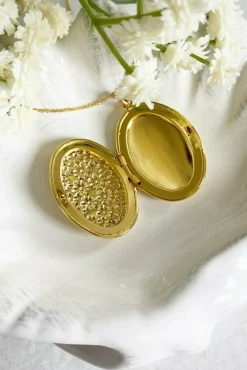 Women Wisteria London Blossom Flower Oval Locket